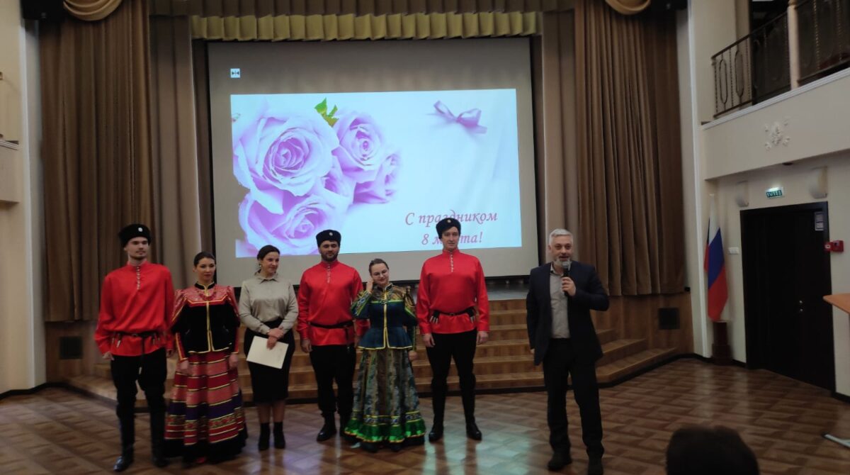 Ансамбль «Казаки. ru» принял участие в праздничном концерте Раменское школы № 4
