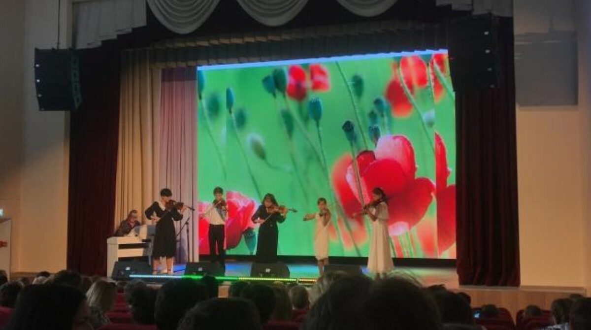 Выступление Дианы Толмачевой на дне открытых дверей ДК Гармония в Удельной